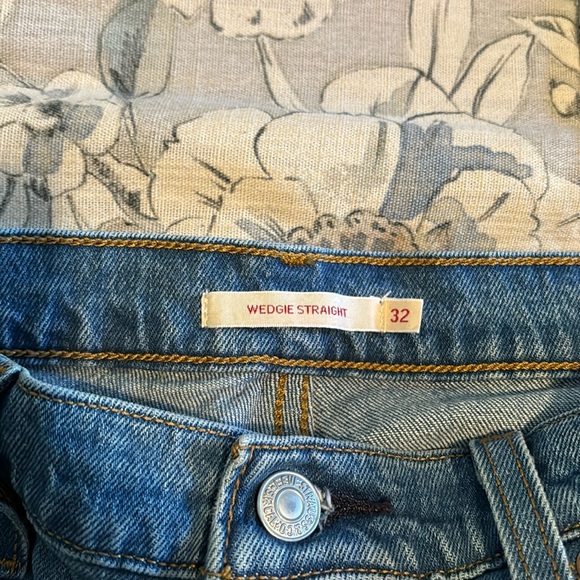 Levi’s Wedgie StraighT Jeans - Never Worn - Picture 1 of 4